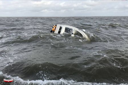 Bild 0 von „Hans Dittmer“ rettete fünf junge Menschen aus Seenot