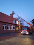 Bild 0 von Feuerwehr demontierte Wetterfahne an der Inselschule