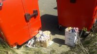 Bild 0 von Das „Gefällt mir“ NICHT: Müll am Glascontainer hingestellt