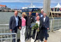 Bild 0 von Juister Taufpatin Tina Bolte gab neuer Schnellfähre ihren Namen