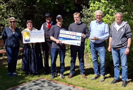 Bild 0 von Mai-Feier im Loog und Eröffnung der Boule-Bahn