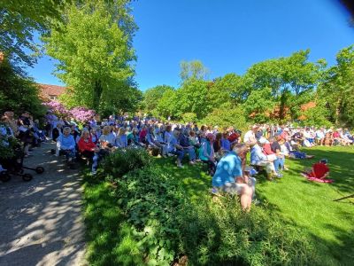 Bild 0 von Ökomenischer Gottesdienst auf Janusplatz zog viele Menschen an