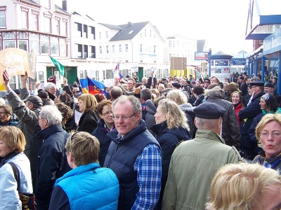 Bild 0 von 3.500 Inselflaggen schmückten Borkum zum Inseltreffen