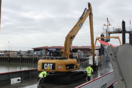 Bild 0 von Erste Baggeraktion machte Hafen für Saisonbeginn fit