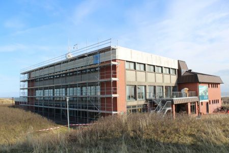 Bild 0 von Halterungen und Schrauben am Haus des Kurgastes angerostet