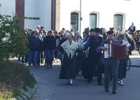 Bild 1 von Maibaum steht wieder auf dem Kurplatz