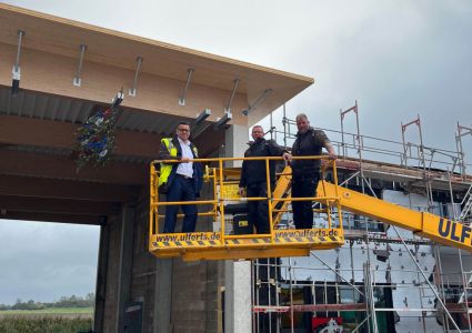 Bild 0 von Richtfest beim neuen Hangar für Rettungsflüge in Norddeich