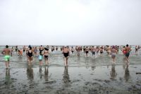 Bild 0 von Teilnehmerrekord beim Neujahrsschwimmen 2024