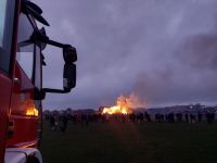 Bild 3 von Feuerwehr überwachte wieder das Abbrennen den Osterfeuer