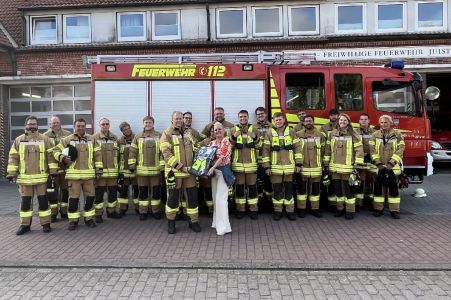 Bild 0 von Besondere Spende für die Feuerwehr Juist