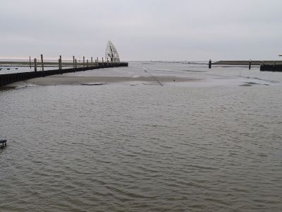 Bild 0 von Baggerschiffe können kein Material mehr im Hafen bewegen