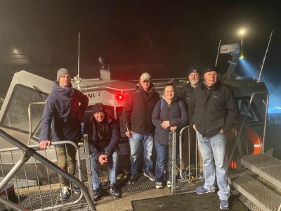 Bild 0 von Start zur Abholung des neuen Feuerwehrfahrzeuges fand ganz früh statt