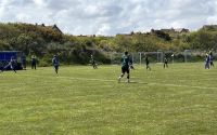 Bild 2 von Freundschaftsspiel sorgt für Fußballstimmung im „Dünenkessel“