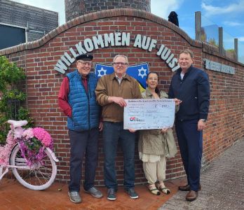 Bild 0 von Brandkasse übergab Gewinn für Theatergruppe „Antjemöh“
