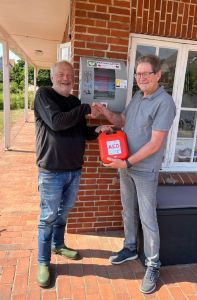 Bild 0 von Defibrillator nun auch an den Tennisplätzen